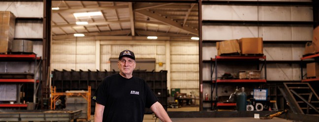 Ron Hubbard é dono da Atlas Survival Shelters, que oferece a construção de bunkers nos quintais de casas — Foto: Mark Felix/AFP