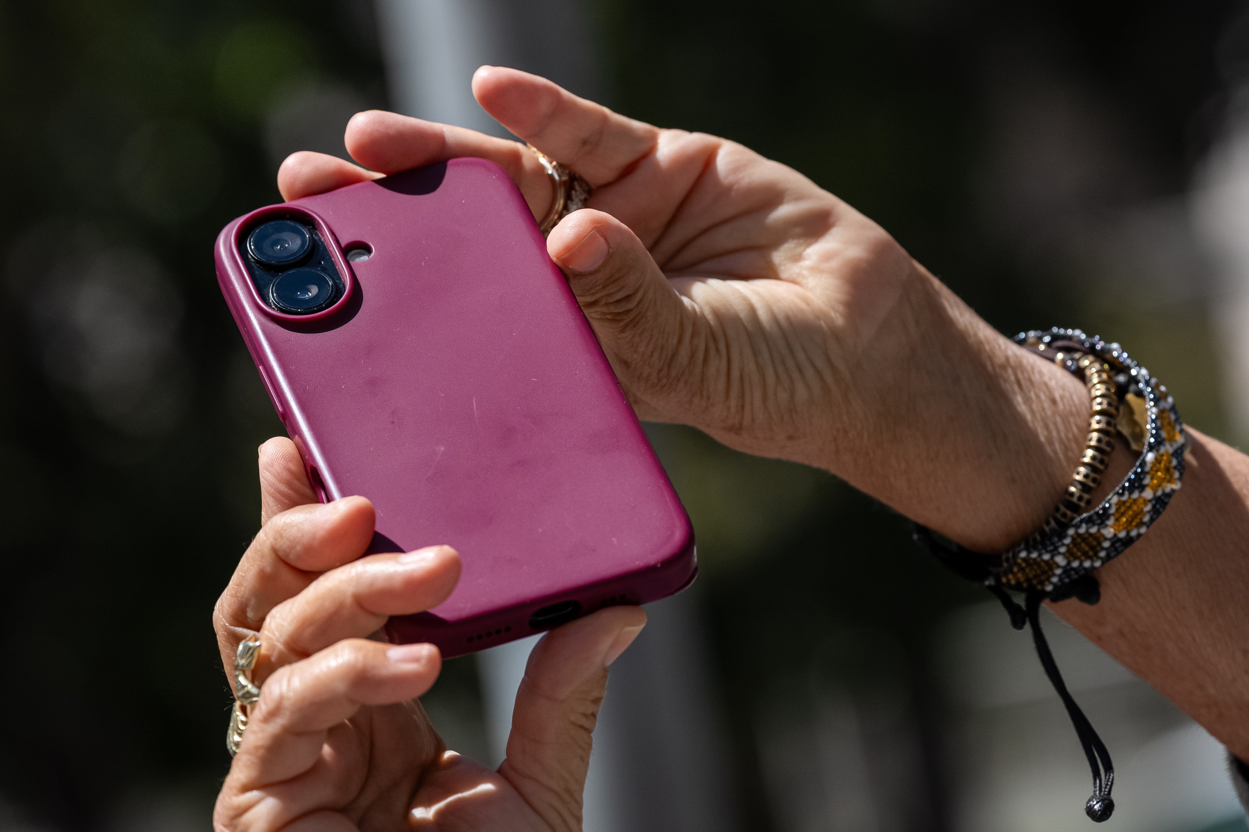 Reino Unido obrigará Apple e Google a bloquear imagens de nudez em celulares e tablets de crianças - Foto