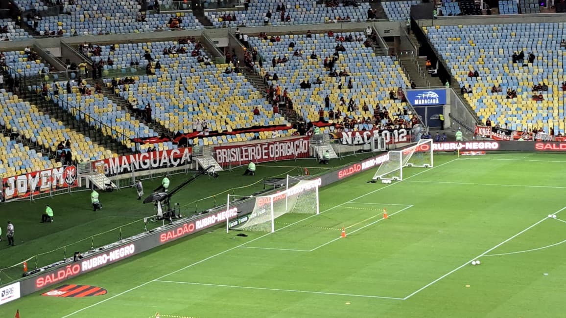 'Brasileiro é obrigação': torcedores do Flamengo vaiam Jardim e exibem faixa após eliminação na Libertadores - Foto