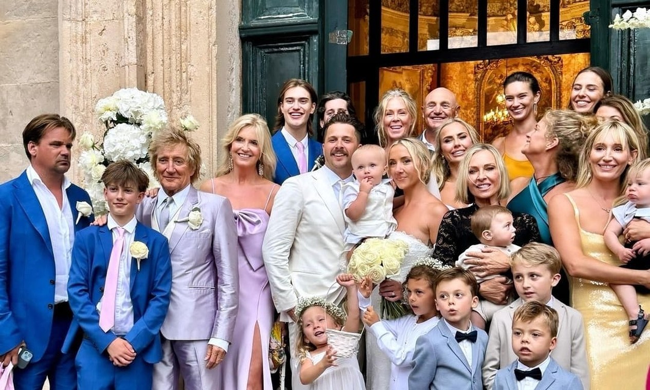 Rod Stewart celebra casamento do filho na Croácia ao lado da numerosa prole; veja fotos
