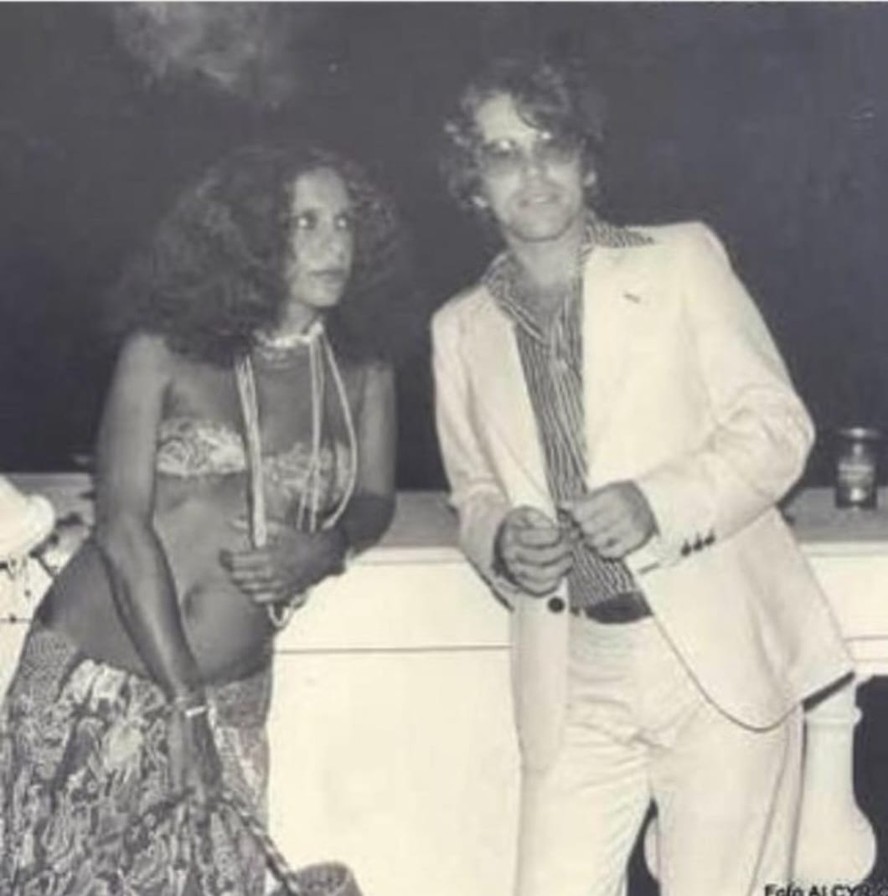 Gal e Nelson Motta, no Copacabana Palace