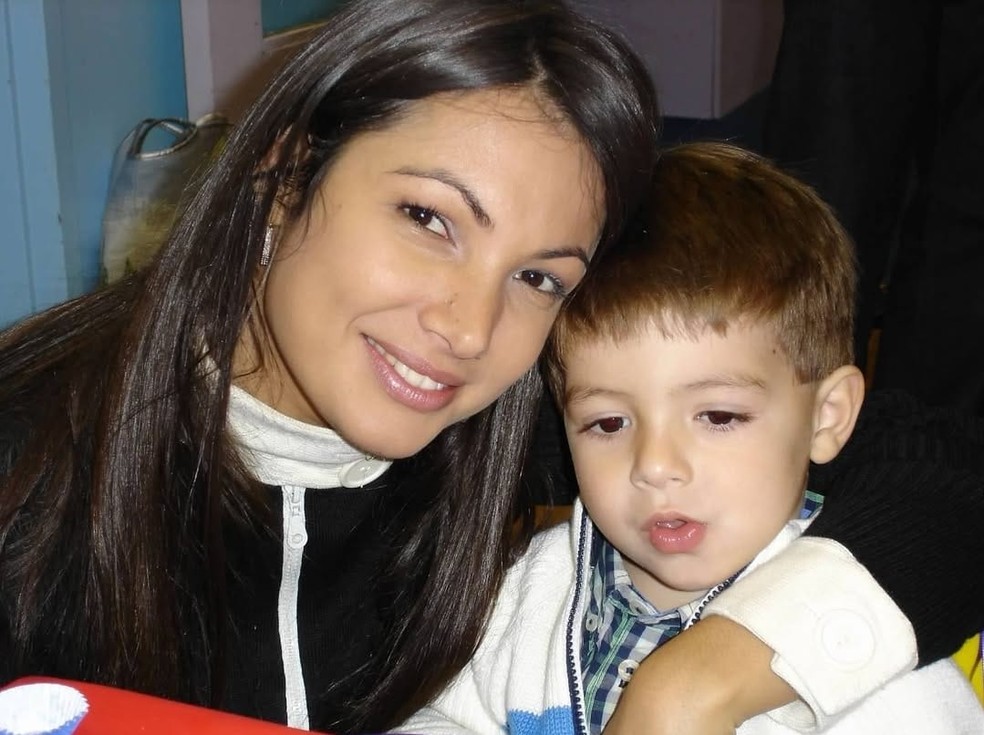 Patrícia Poeta publicou foto com o filho, Felipe, pequeno: "tbt com meu pequeno-grande @poetanobeat" — Foto: Reprodução/Instagram