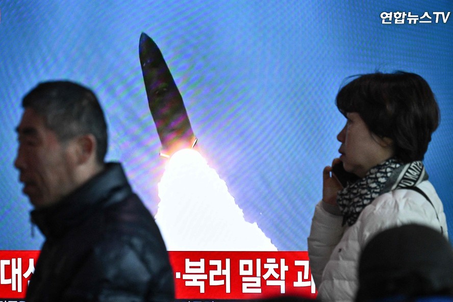 Coreia do Norte dispara míssil balístico durante visita de secretário dos  EUA a Seul