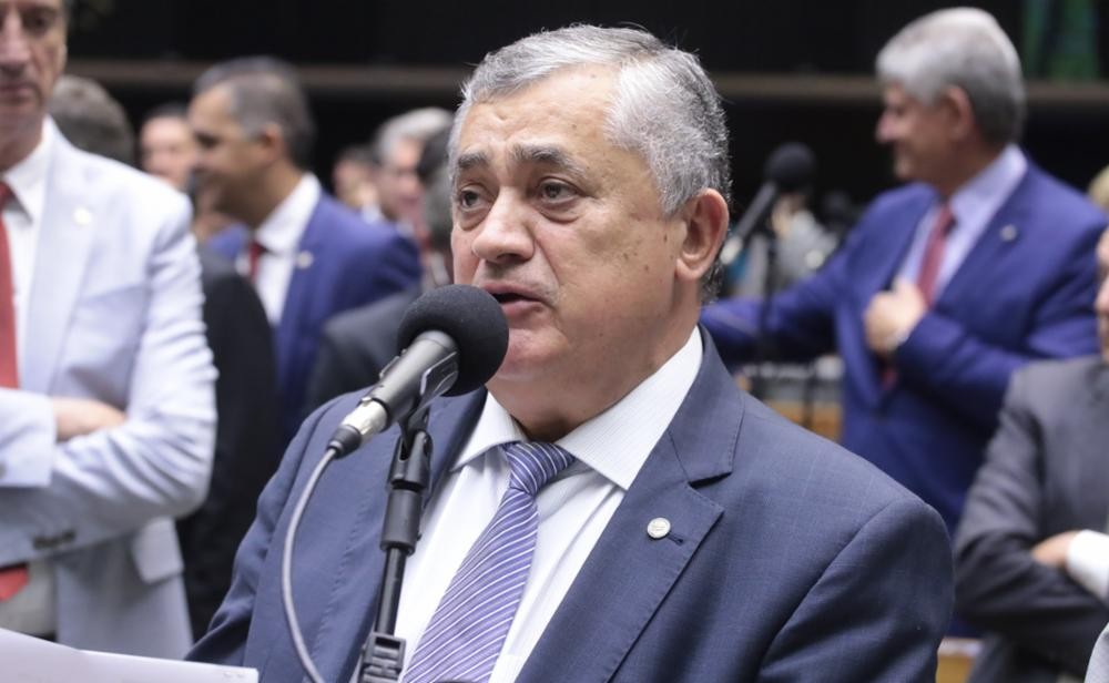 Guimarães reconhece que desistência de candidatura no Ceará foi 'preço' para virar ministro de Lula