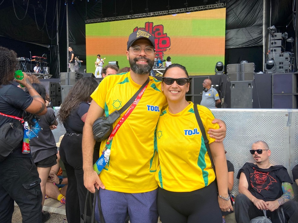 Bruno e Raquel, de Porto Alegre, também querem ver o show do Sepultura — Foto: Fernanda Alves Davi