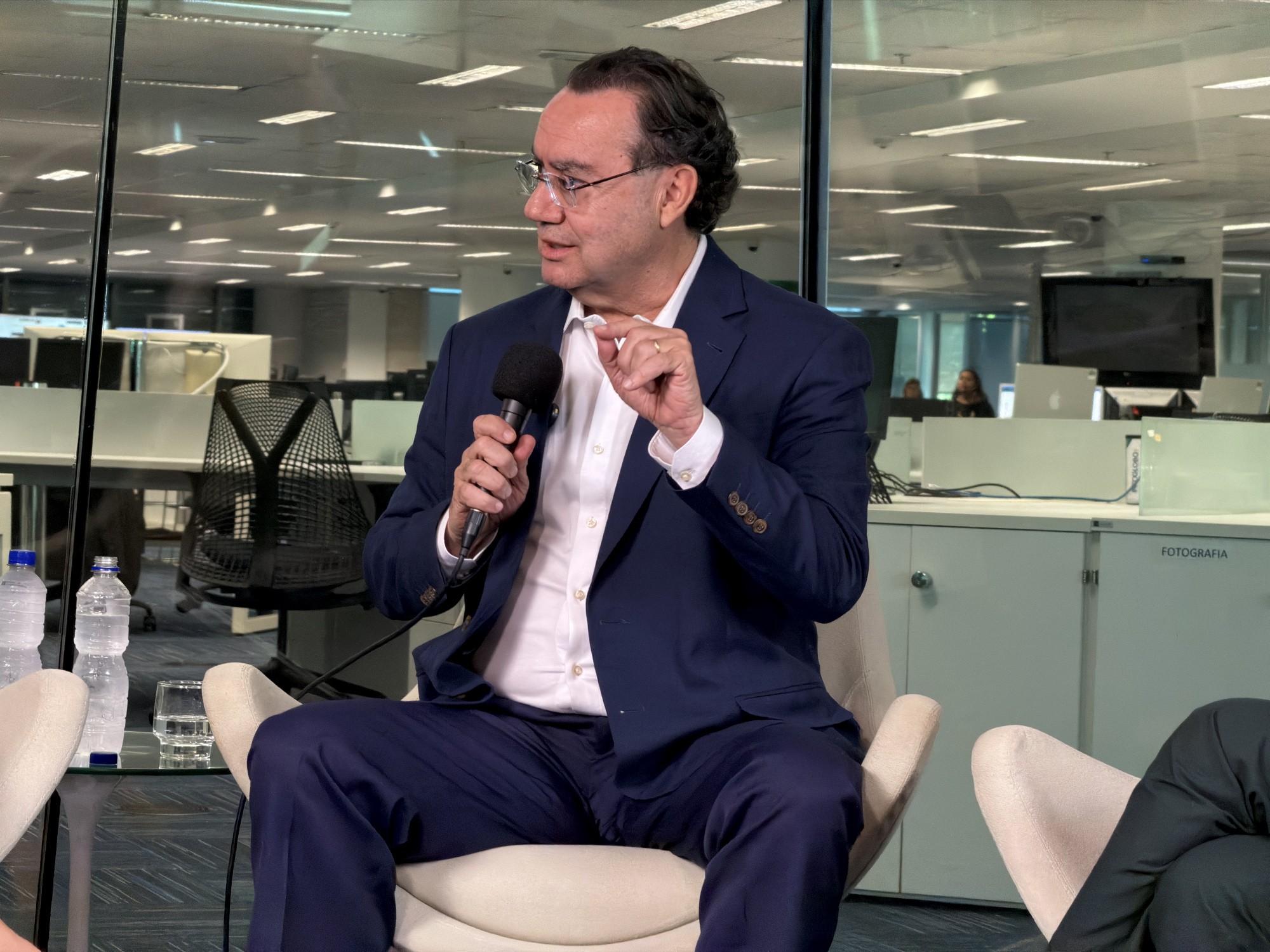 Augusto Cury quer integrar polícias e criar força com 400 mil servidores municipais; acompanhe ao vivo - QTU Questões do Universo