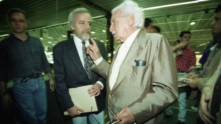 Encontro entre Paulo Coelho e Jorge Amado em 1995 — Foto: Monique Cabral/ Agência O GLOBO