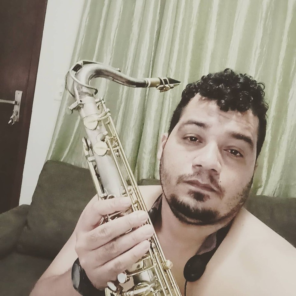 Gleidson Andrade era musicista e tocava saxofone em uma banda — Foto: Reprodução