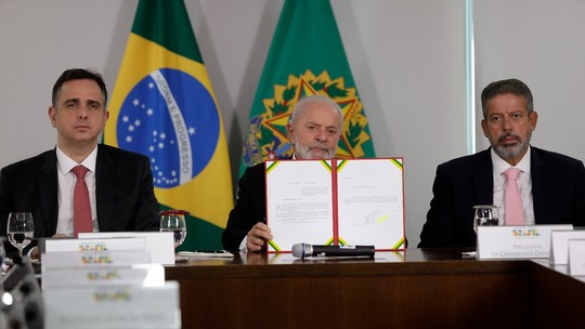Evento de prefeitos com Lula tem romaria de ministros e disputa de vaias e aplausos