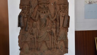 Ao todo, 20 peças foram devolvidas a Nigéria — Foto: Kola Sulaimon / AFP