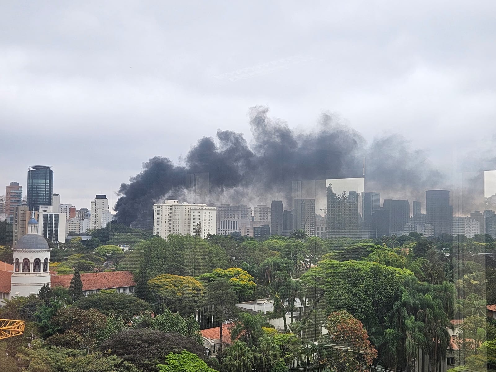 Incêndio atinge antigo prédio do Museu da Casa Brasileira, na avenida Faria Lima