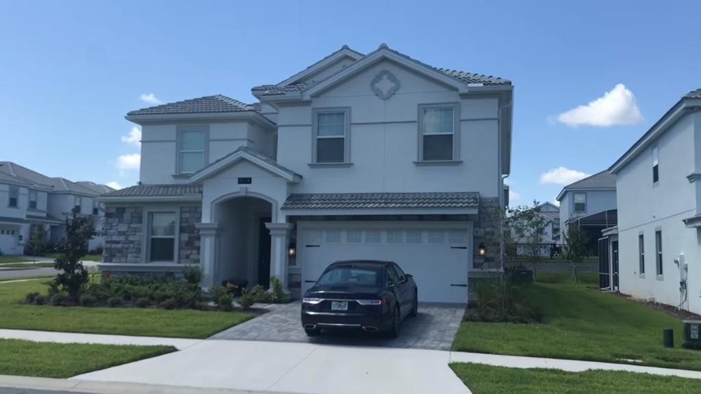 Fachada da casa de Larissa Manoela em Orlando — Foto: Reprodução