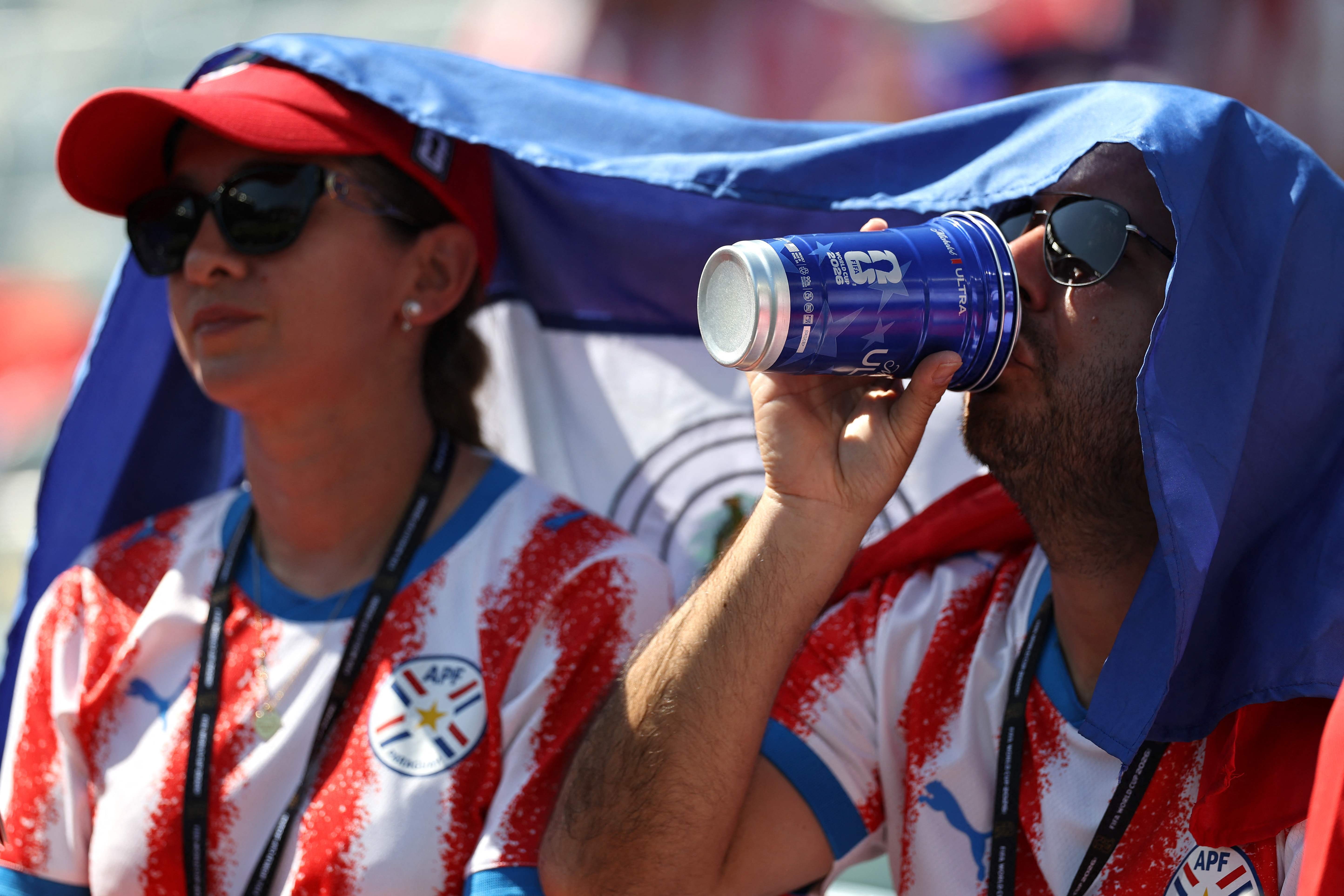 Fifa ignora avisos sobre calor, e França x Paraguai vira espetáculo de sofrimento dentro e fora de campo