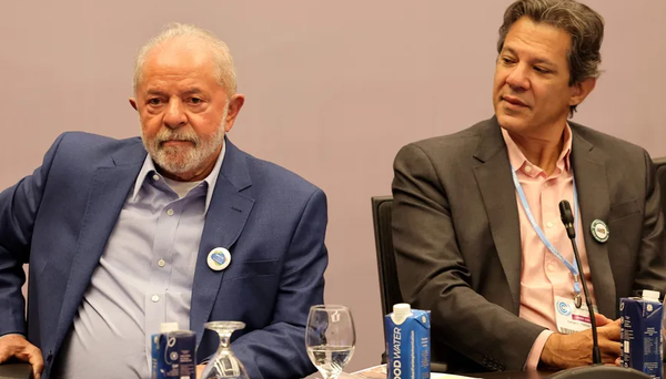 Lula recebe 4 ministros após volta a Brasília e sob pendências com Congresso