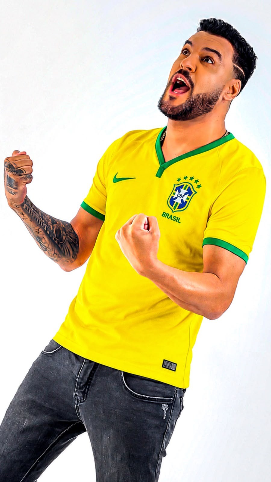 Mc Créu vibra com hit antigo em nova 'remada' e torce por vitória do Brasil