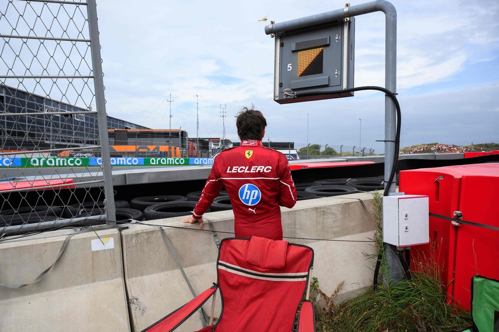 Charles Leclerc Ficou Assingindo do do do do de fora da pista -foto: John Thys / AFP