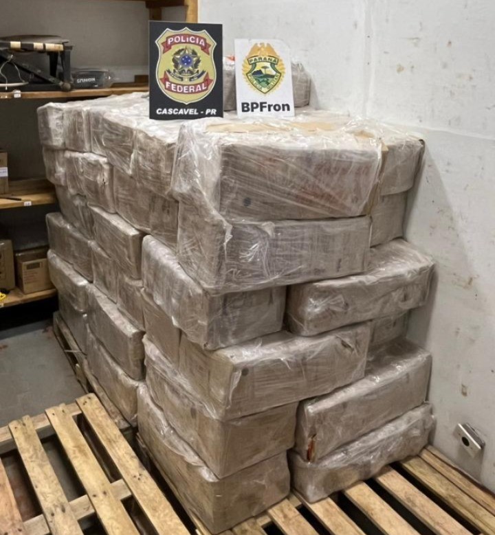 PF intercepta carreta com 1,6 tonelada de drogas que abasteceria comunidades do Rio
