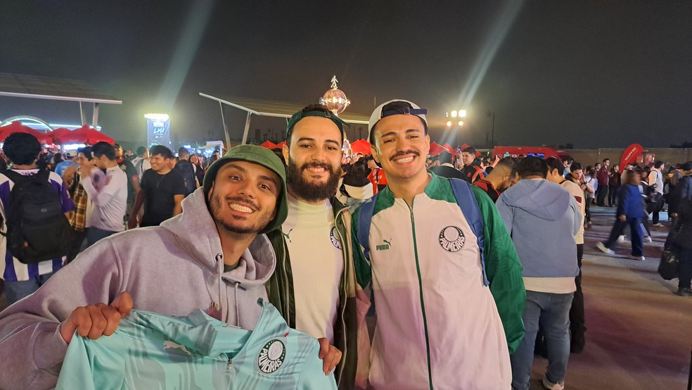 Greg, Rodrigo e João, torcedores do Palmeiras na final da Libertadores — Foto: Davi Ferreira