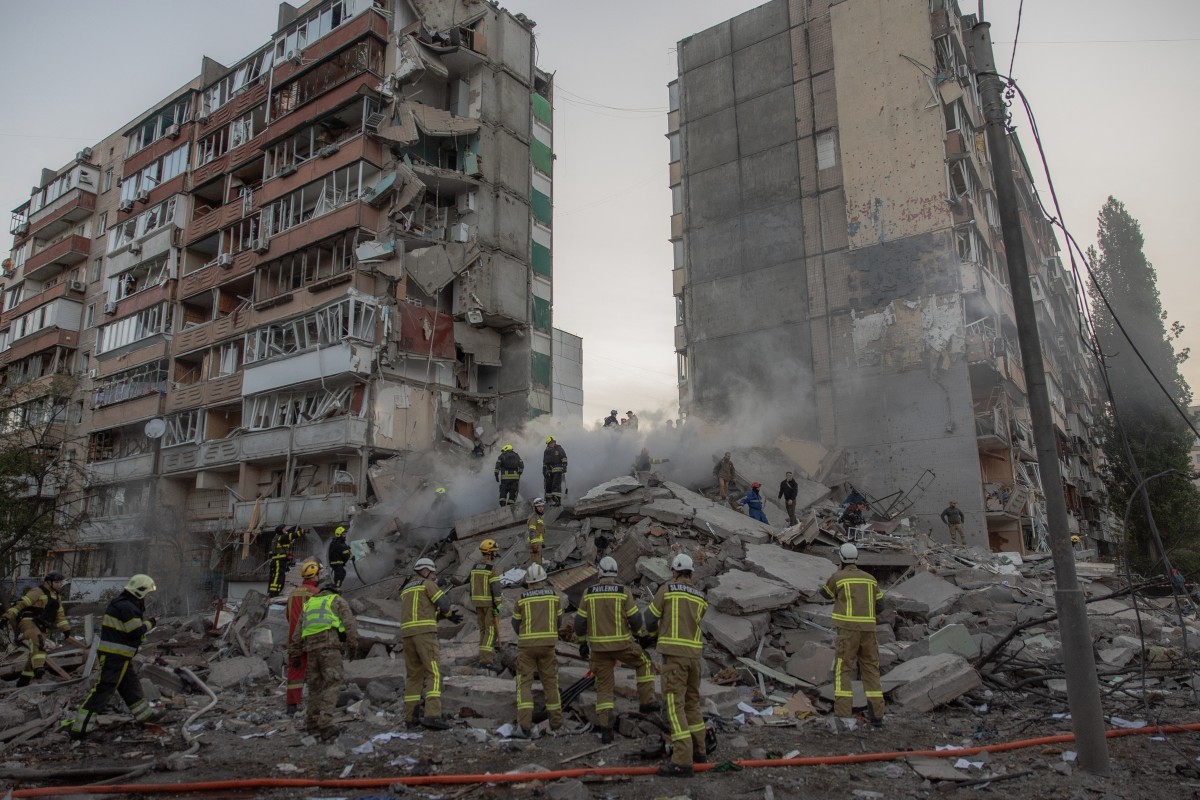 Intensos bombardeios russos em Kiev deixam pelo menos 21 mortos e minam esperanças de paz