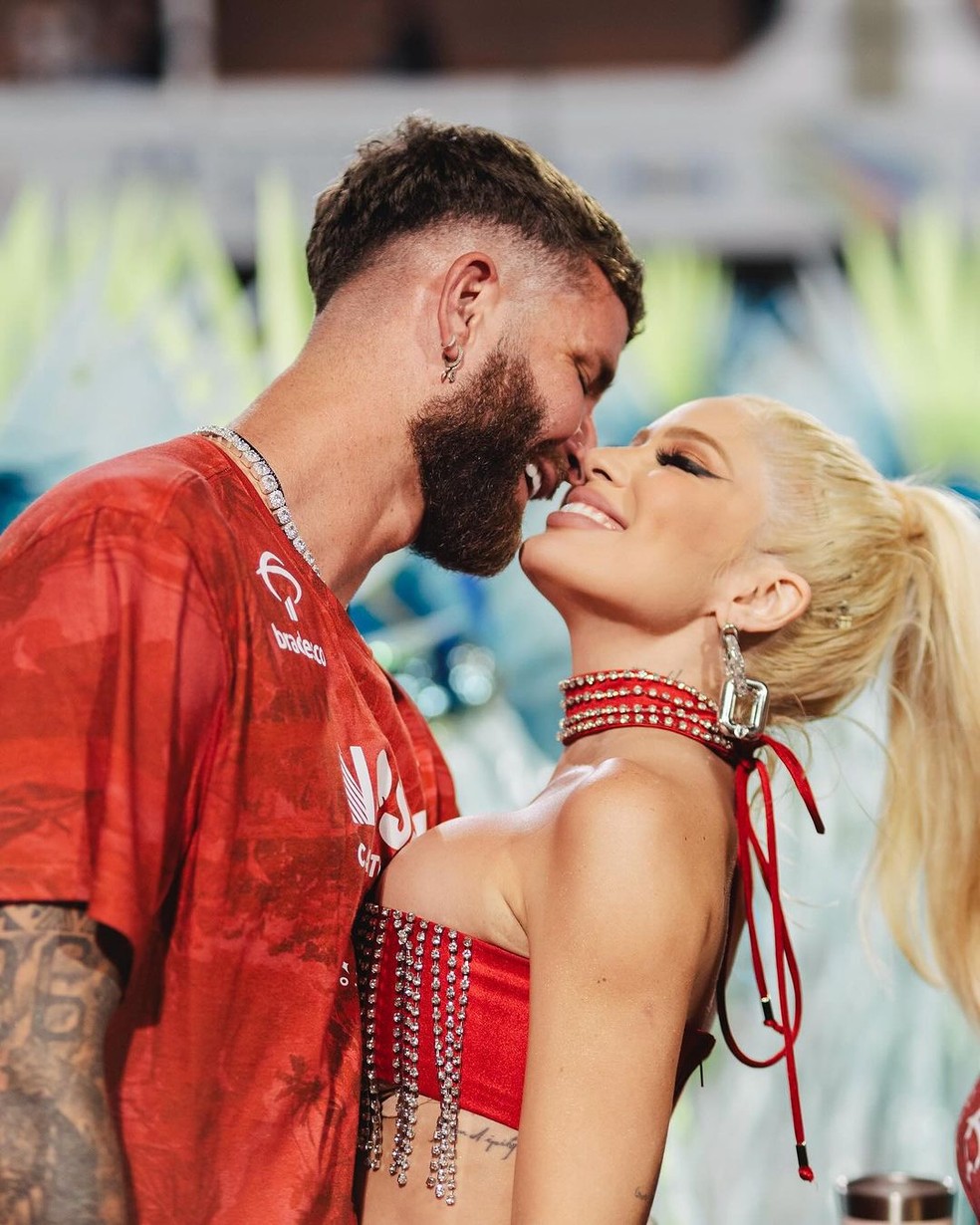 Karoline Lima surgiu em clima de romance com L&eacute;o Pereira no Carnaval &mdash; Foto: Reprodu&ccedil;&atilde;o Instagram