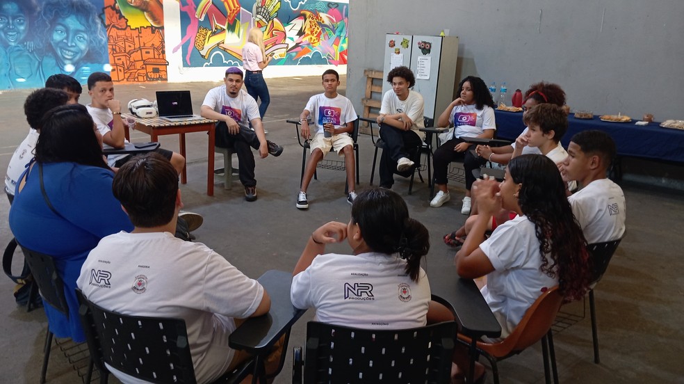Jovens participam das atividades do Olhares Digitais — Foto: Divulgação