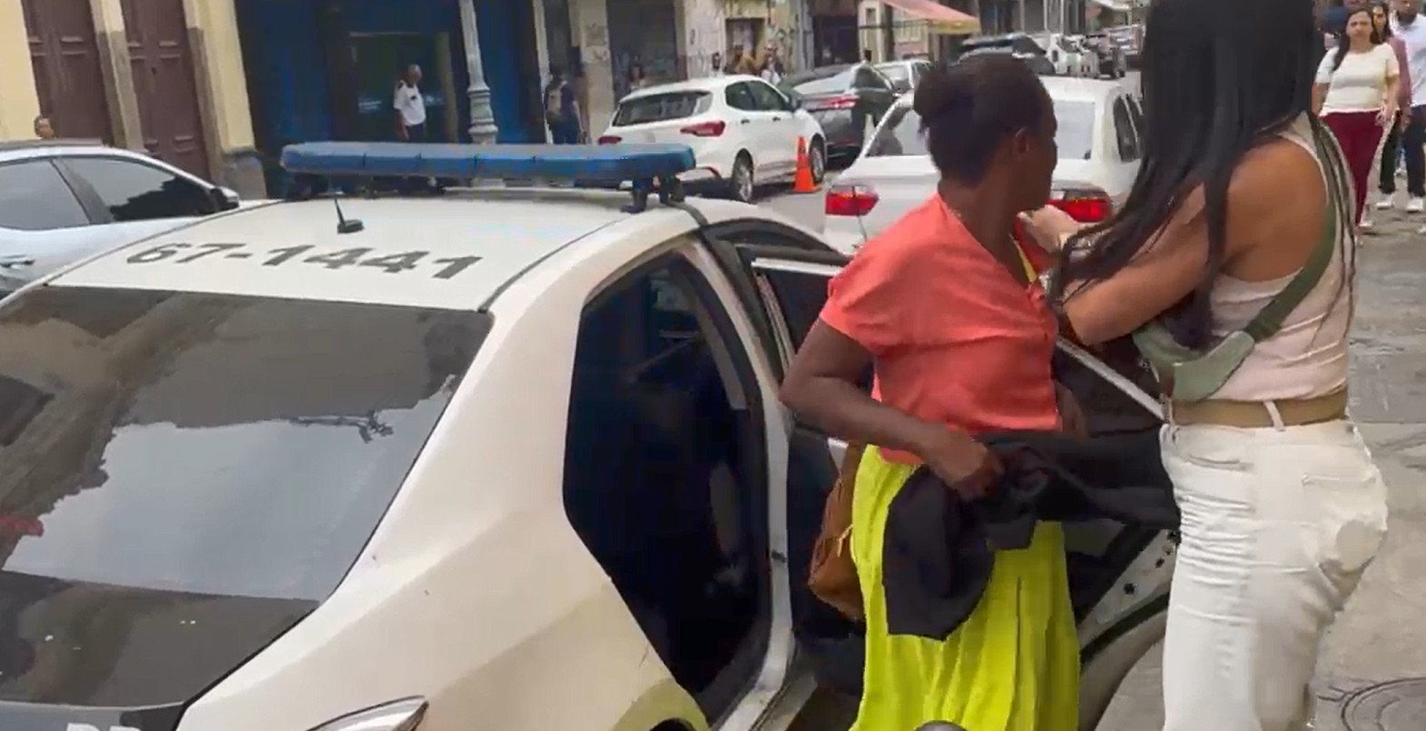 Suspeita de integrar esquema de exploração sexual infantil é presa no Rio; rede mirava meninas de Cidade de Deus e Jacarezinho