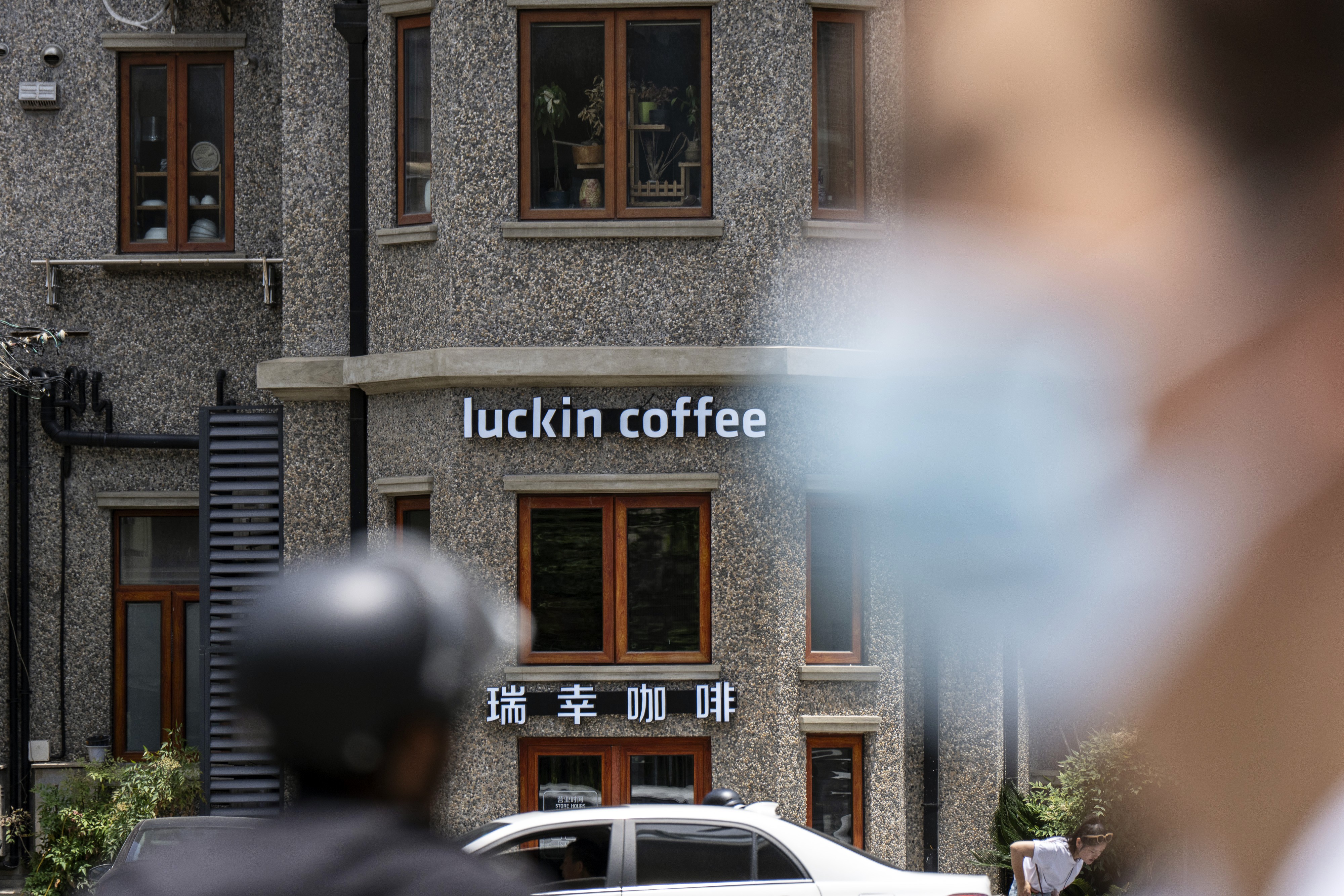 Brasil vai fornecer 240 mil toneladas de café para rival chinesa do Starbucks. Governo assina acordo hoje