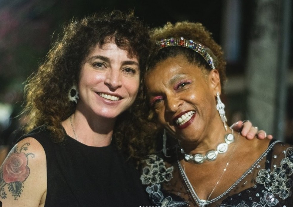 Rosane Svartman, autora de 'Vai na fé', e Elisa Lucinda, a Marlene da novela — Foto: Jonathan Estrella/Instagram