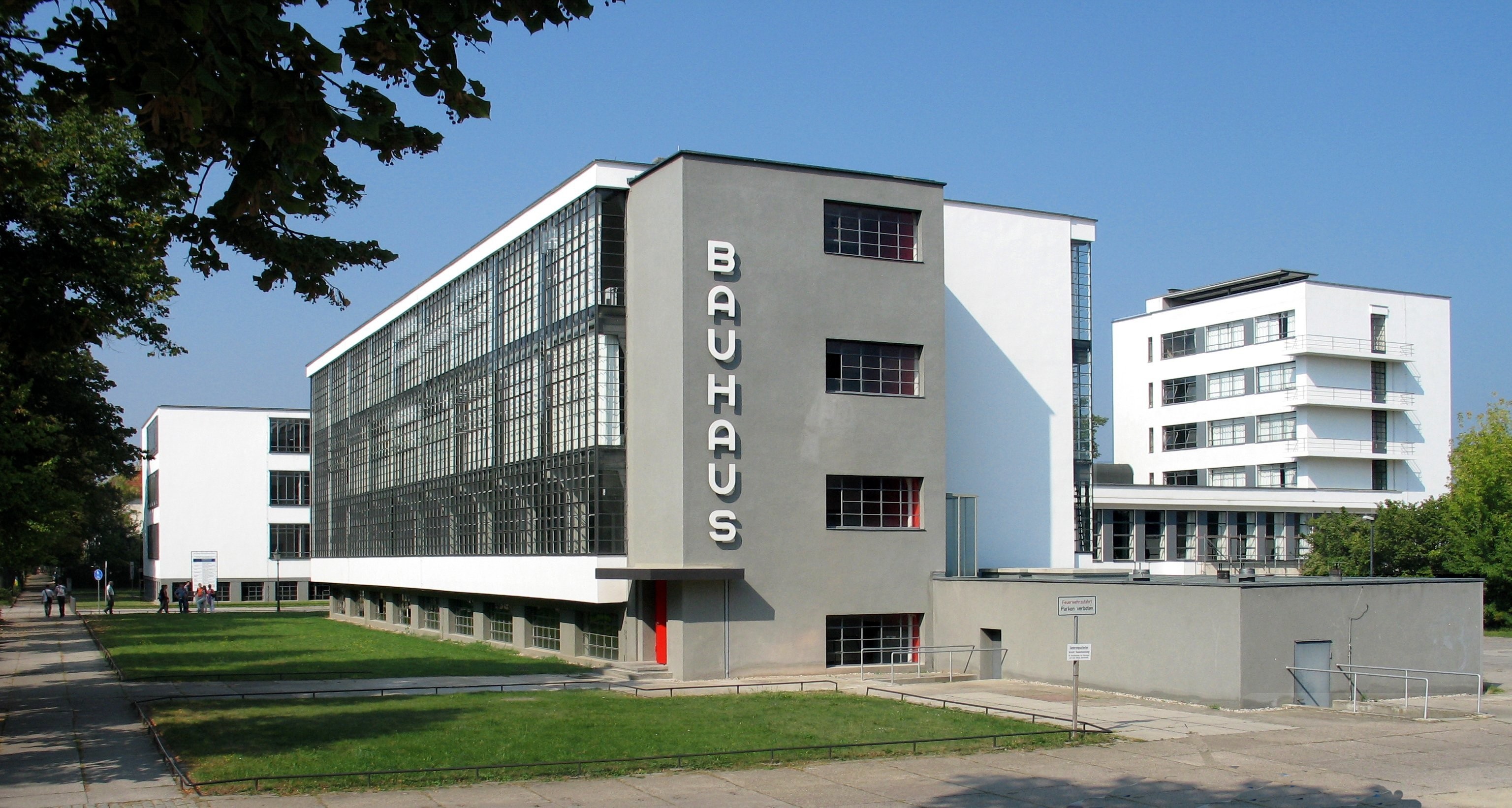 Perto do poder, extrema direita alemã mira teatros e a histórica Bauhaus em ofensiva cultural que evoca o nazismo