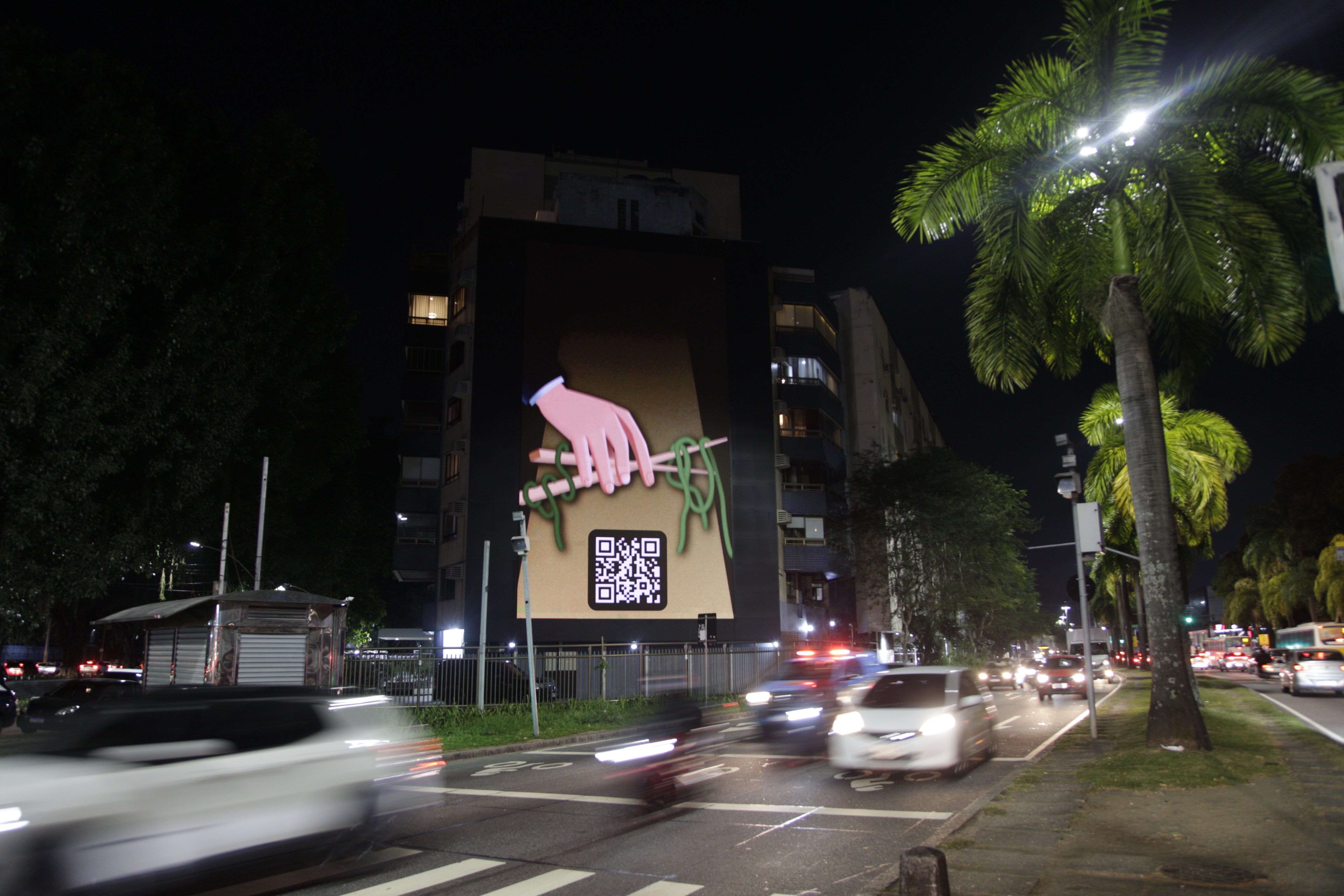 Novos cortes de árvores em canteiros próximos a megapainel publicitário causam protestos na Gávea