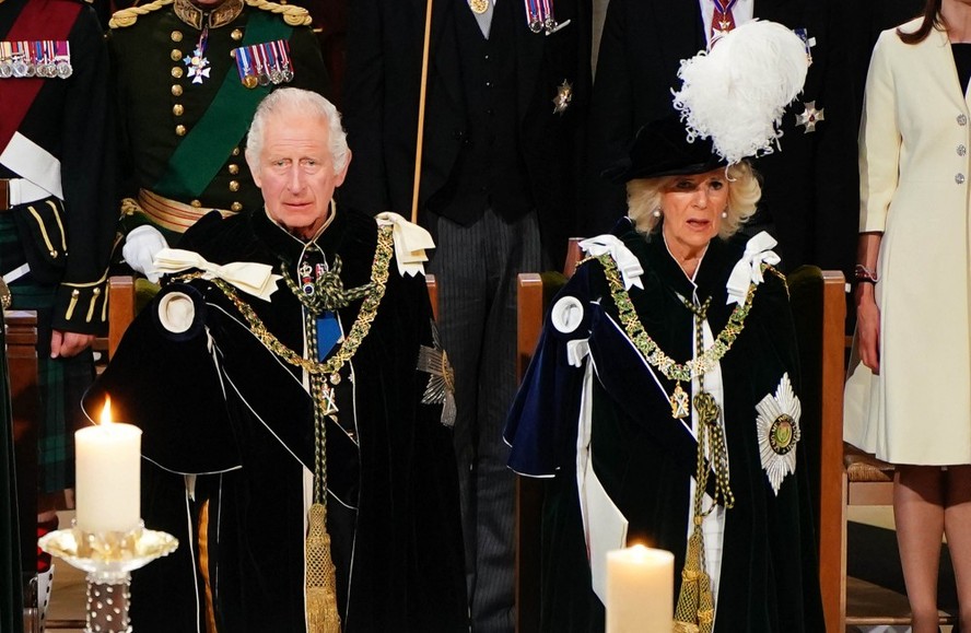 Rei Charles III e a rainha Camilla celebram cerimônia simbólica de coroação na Escócia