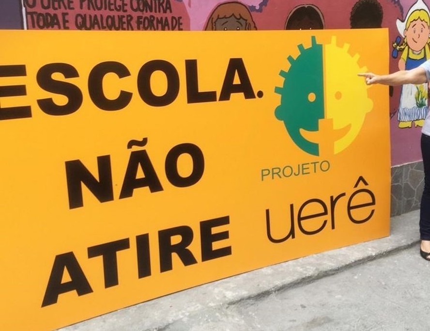 Escola na Favela da Maré é alvejada por  metralhadora