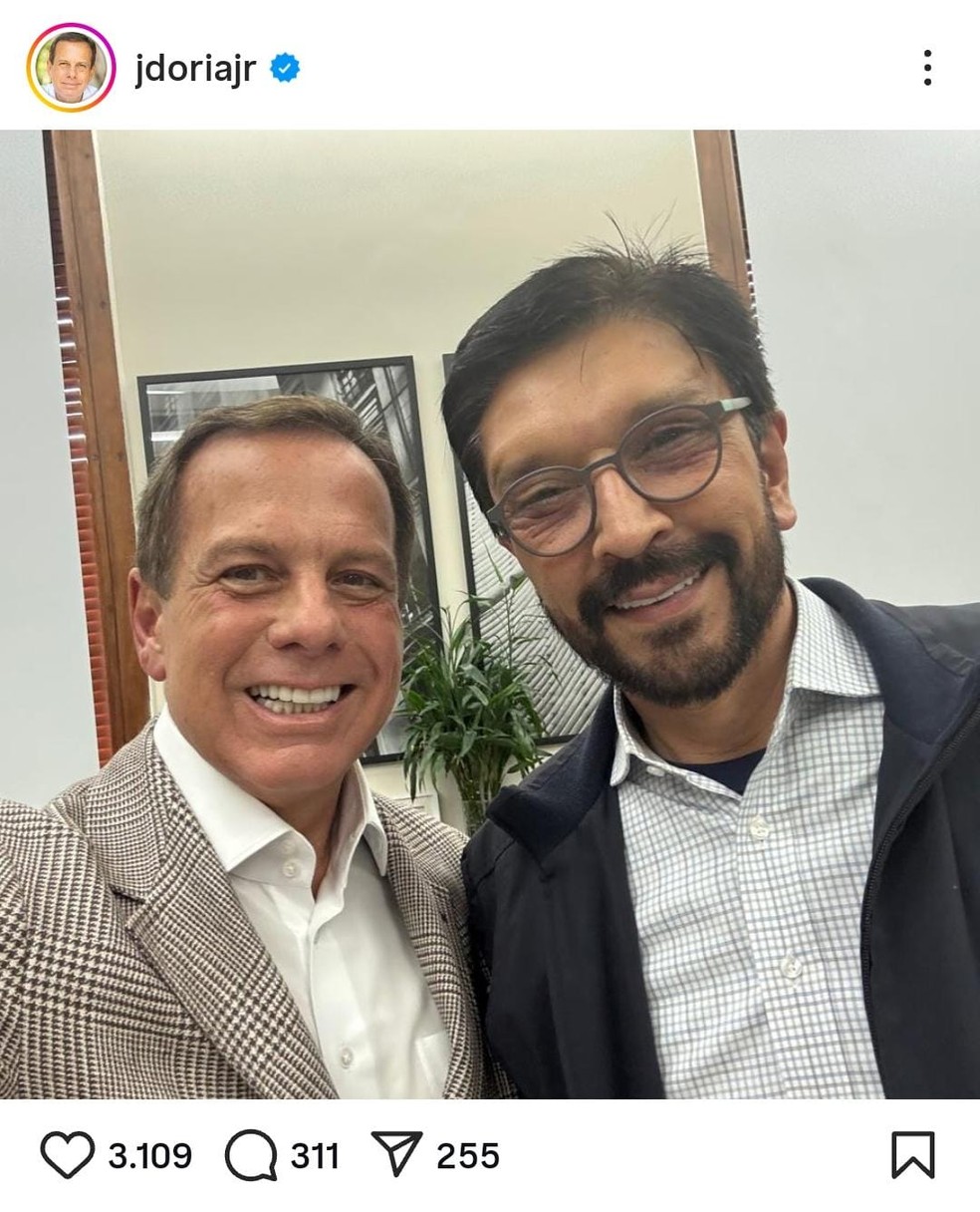 Foto publicada pelo ex-governador João Doria no dia 26 de maio, após cirurgia de Nunes — Foto: Reprodução / O Globo