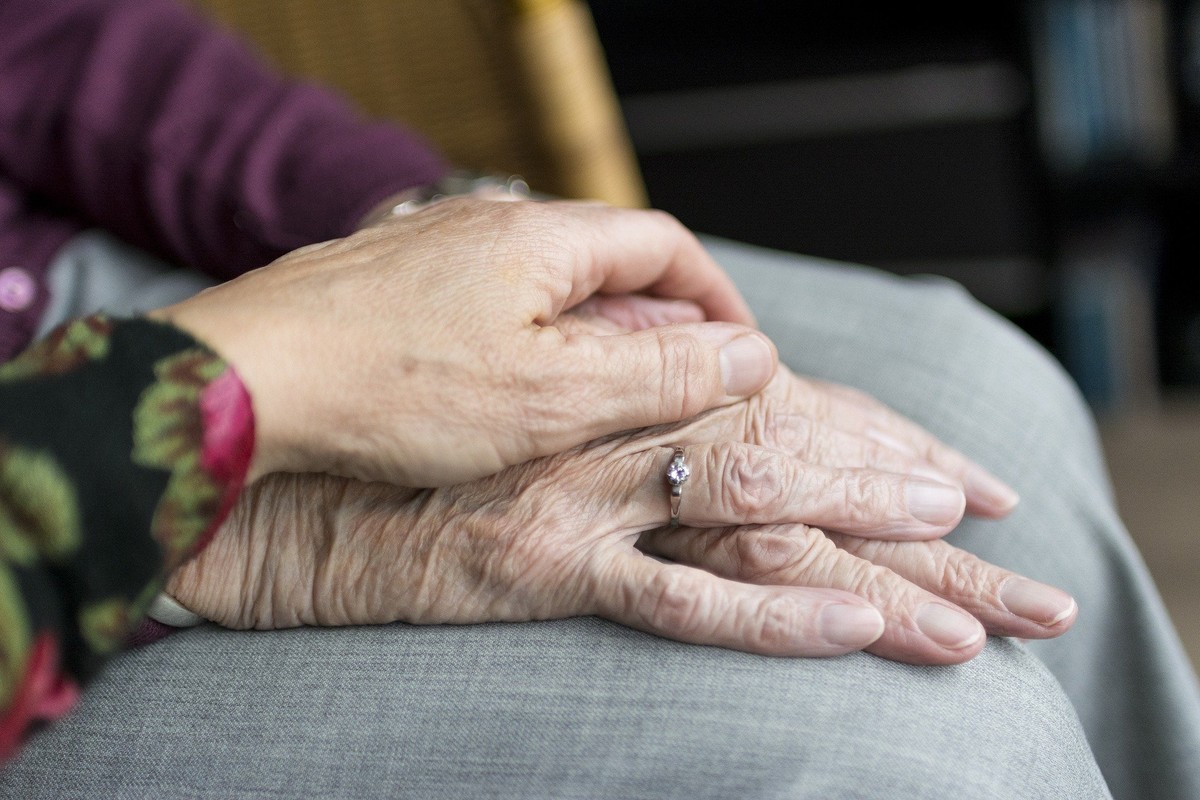 Parkinson: novo estudo associa solvente usado na limpeza ao aumento de risco da doença