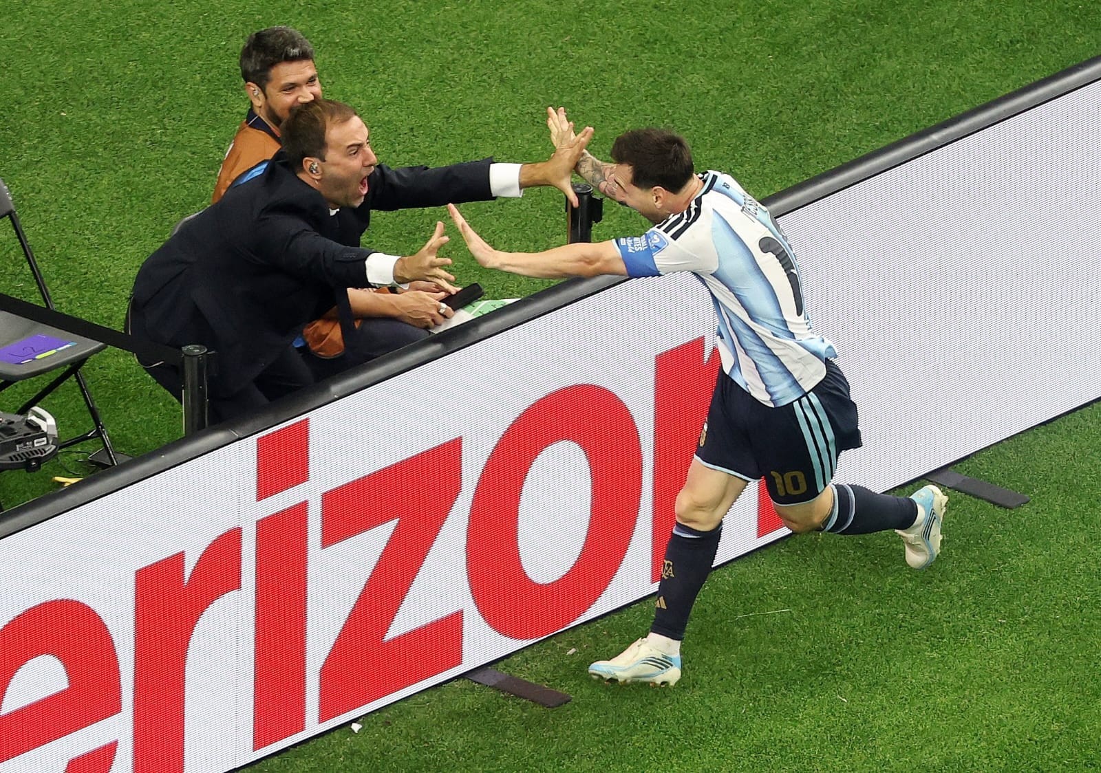 ‘Um dos melhores dias da minha vida’: quem é o jornalista que festejou gol histórico com Messi
