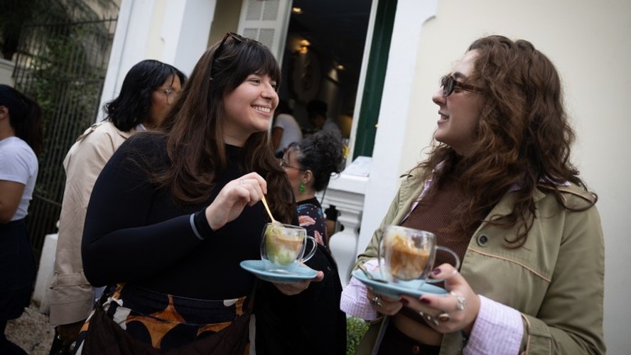 Coffee parties acontecem ao ar livre e trazem drinks à base de café como protagonistas