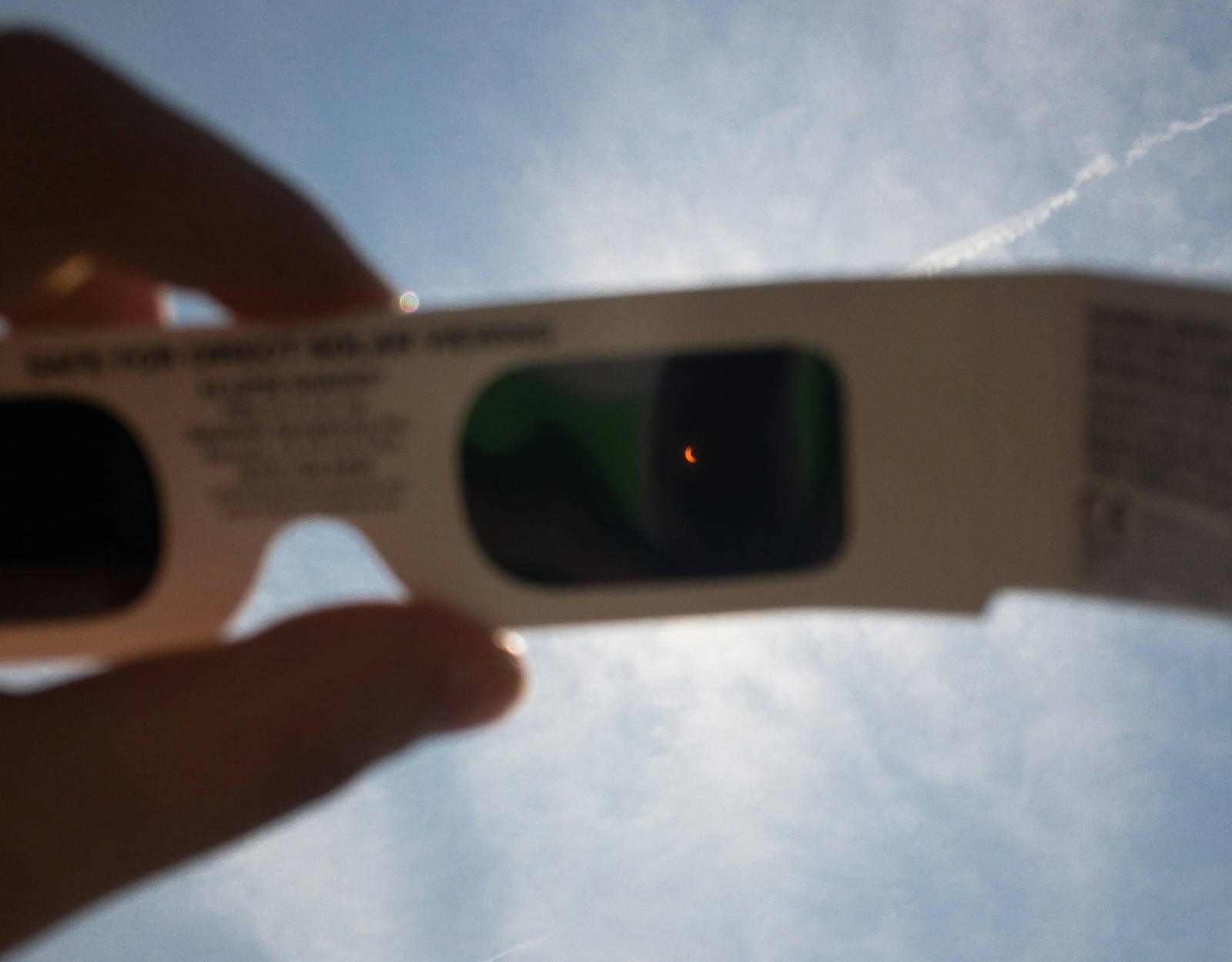 Eclipse solar de 12 de agosto: entenda por que não se deve olhar diretamente para o fenômeno - QTU Questões do Universo