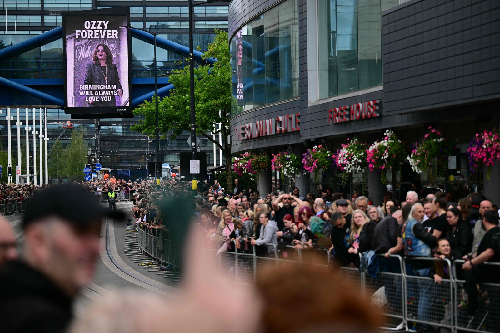 FãsSeDespeDem de Ozzy Osbourne Em Birmingham - Foto: AFP