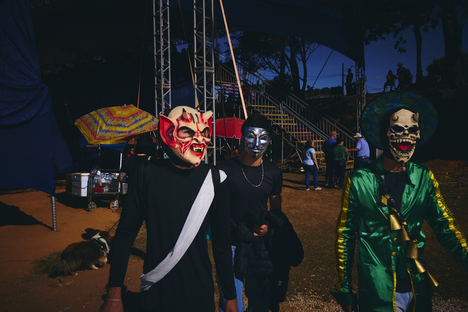 Fotos do ato 'Profano', na exposição 'Curucucu divino' — Foto: Divulgação/Fernando Young