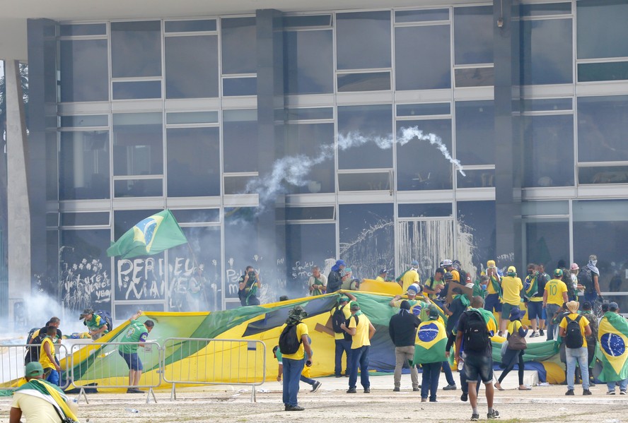 Invasão às sedes dos três Poderes em Brasília no dia 8 de janeiro: STF começa a julgar primeiros réus