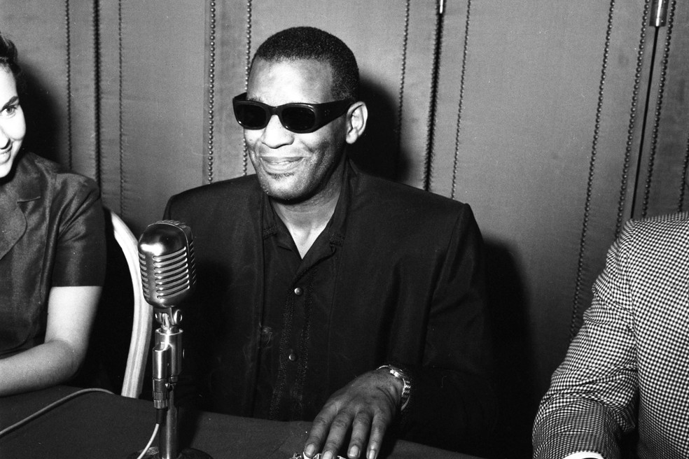 Entrevista coletiva com Ray Charles, no Hotel Copacabana Palace em 1963. — Foto: Arquivo / Agência O Globo