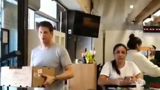 'Passou a boiada e agora vai comprar orgânico': vídeo de Salles hostilizado ao deixar hortifruti viraliza