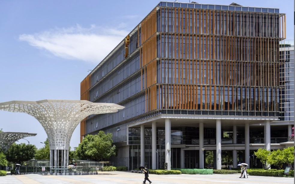 Parque de Inovação da Alibaba, um complexo que a gigante de tecnologia aluga para outras empresas do setor, em Hangzhou — Foto: Qilai Shen/The New York Times