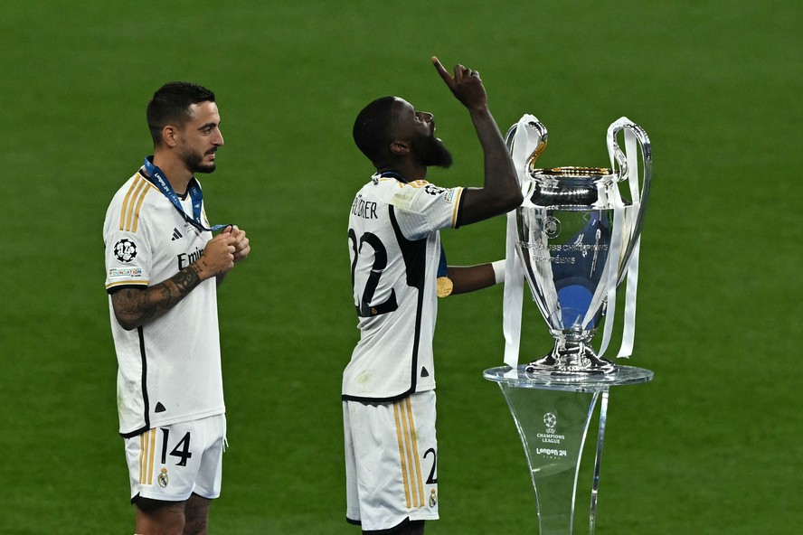 Joselu e Rudiger com a taa da Champions