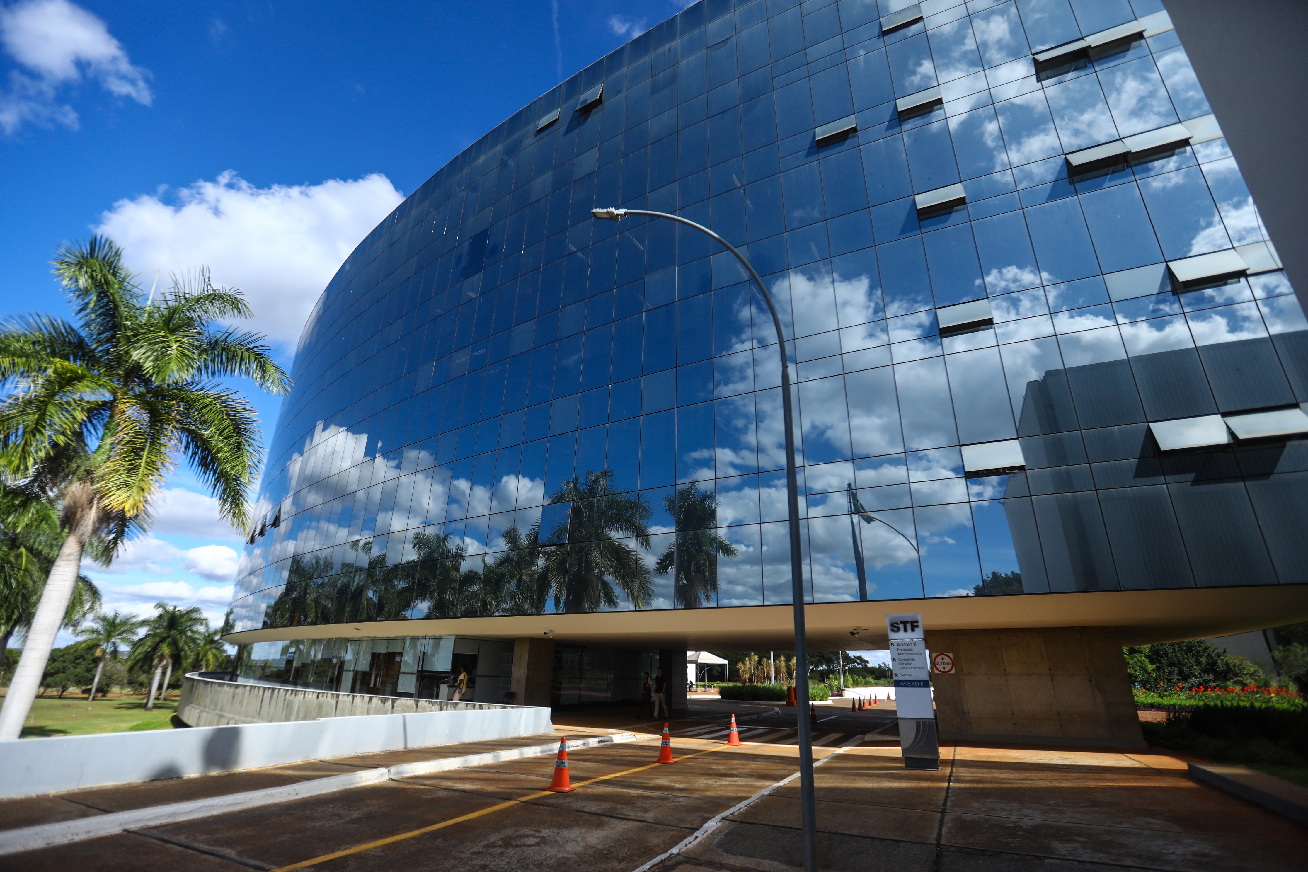 STF adota cautela e restringe acesso a dados pessoais de Vorcaro