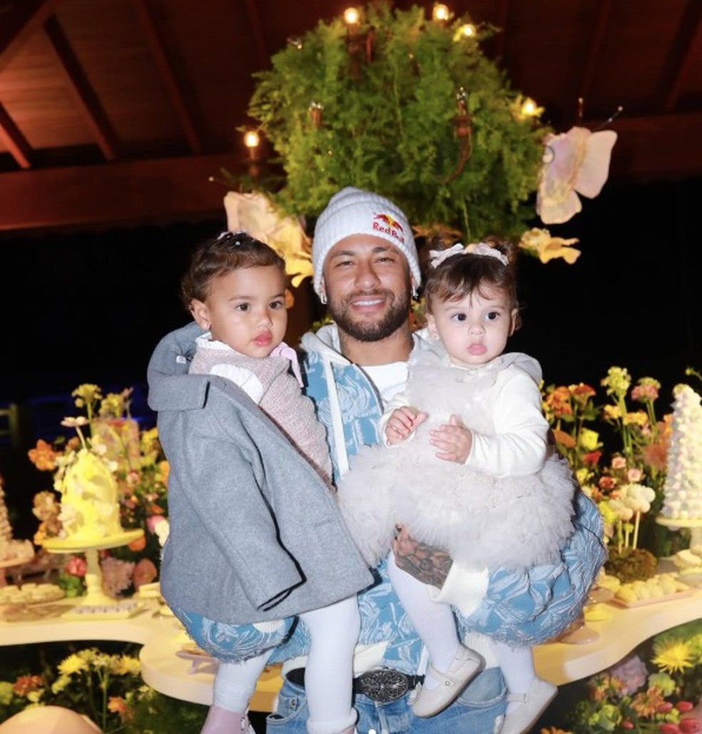 Em menos de um dia, Neymar festeja um ano da filha Helena e o nascimento de Mel