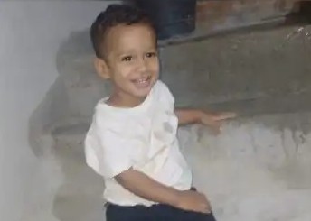 Bebê de 1 ano morre após ser atingido por linha chilena em MG; jovem é preso suspeito de soltar pipa