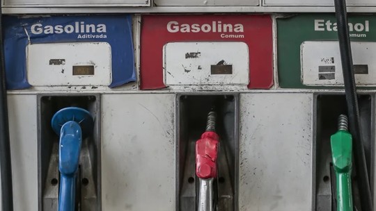 Preço da gasolina vai subir em quase todo o país e cair apenas em 3 estados. Veja onde vai ficar mais caro encher o tanque