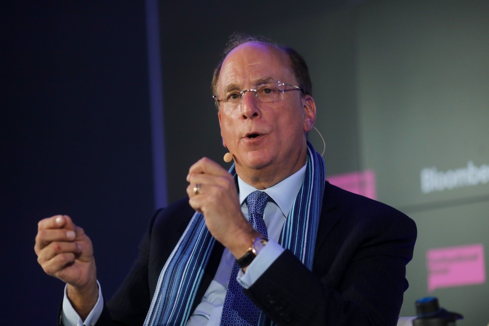 Larry Fink, CEO da BlackRock, durante uma reunião de investimentos em data centers de IA