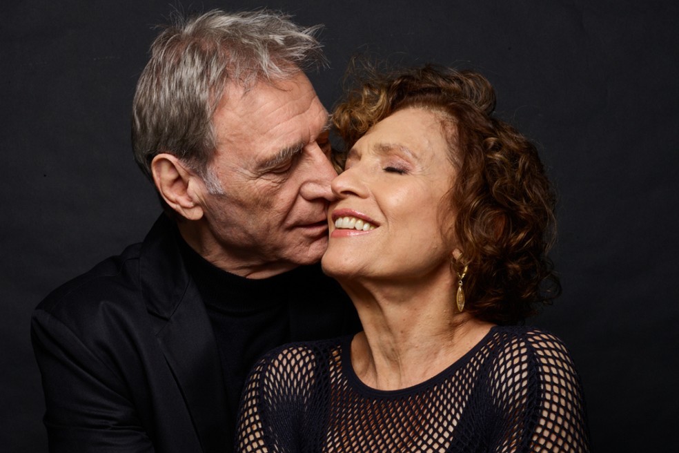 Herson Capri e Natália do Vale vivem par romântico em peça inédita de Miguel Falabella, em cartaz no Rio — Foto: Divulgação/Nana Moraes